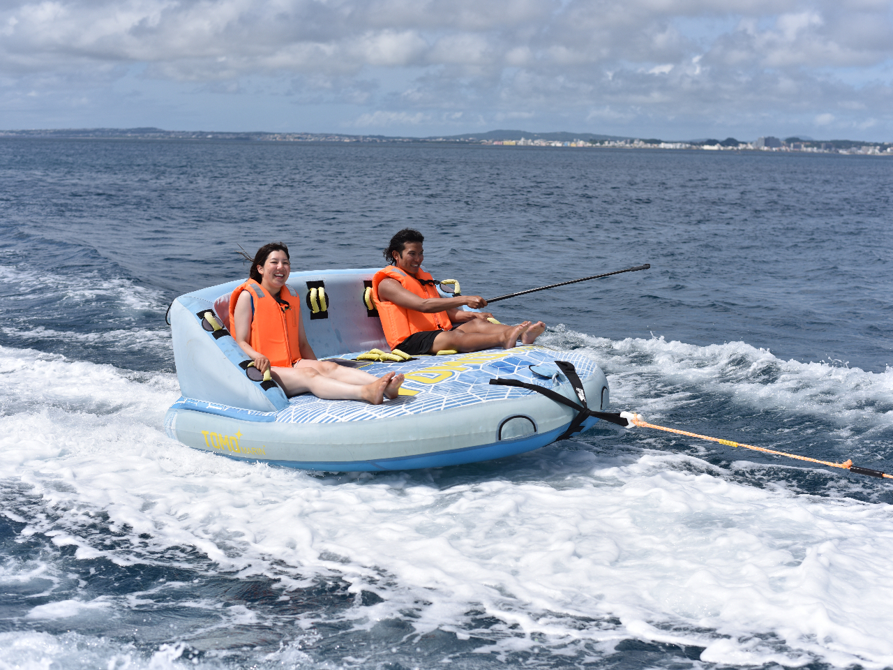 �y���芴���Q�̔w������t���}�����`���[�u���������܂���z