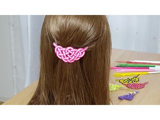 水引で松結びを作り バレッタに仕上げてお持ち帰りください
