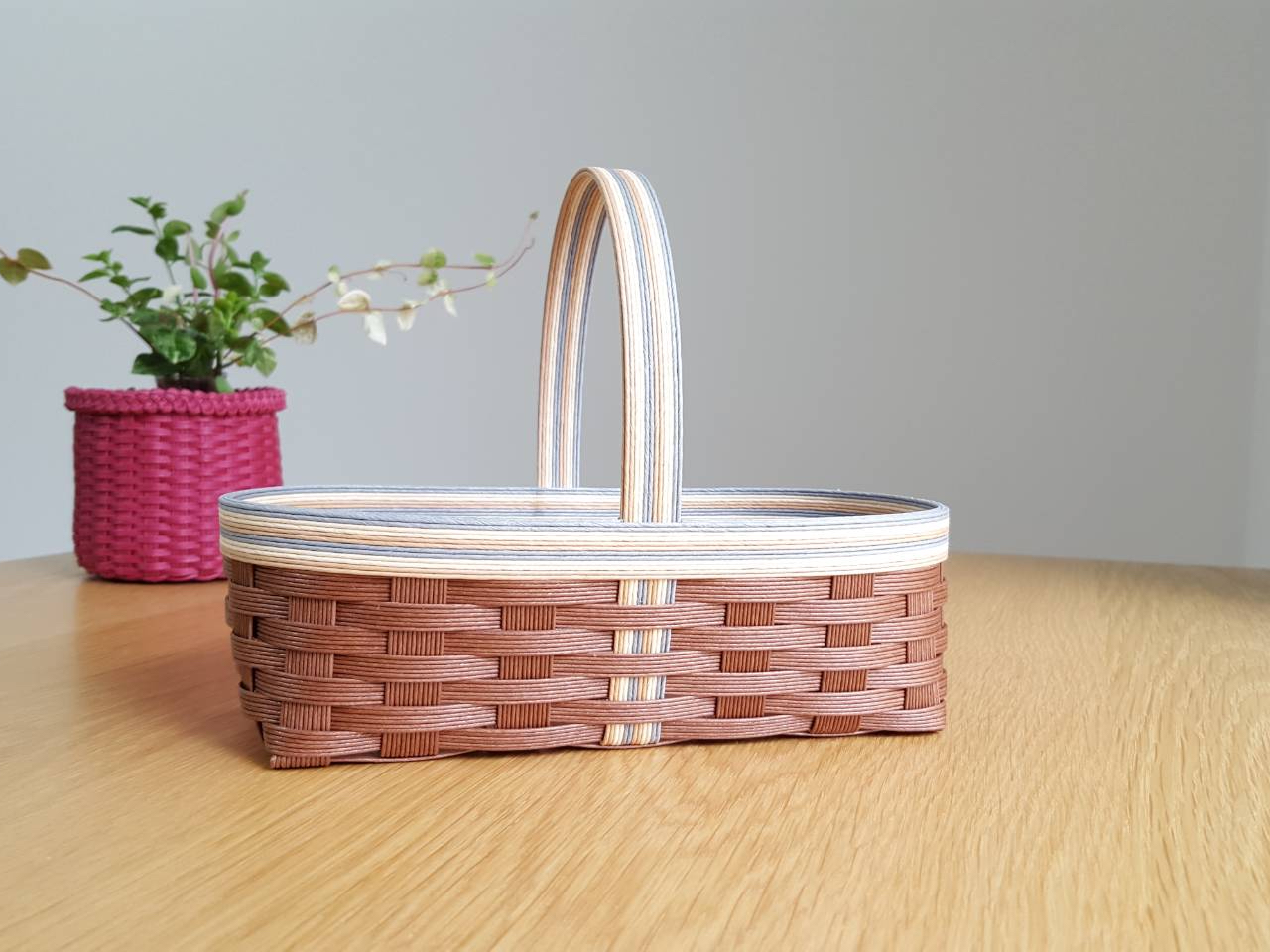 手前の取っ手付きバスケットを作って、持って帰っていただきます