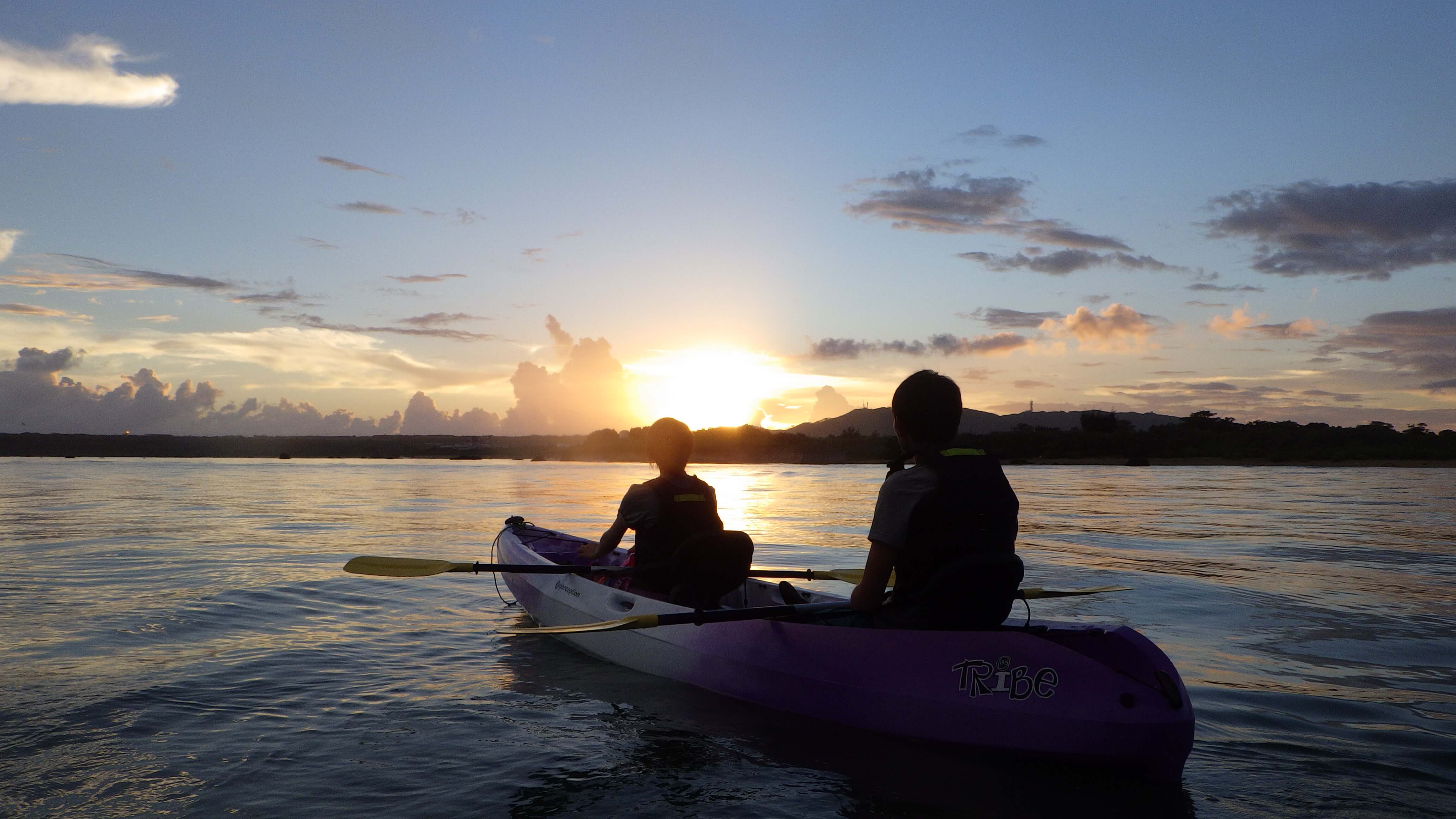 夕焼けで周りはオレンジ色になっていきます。