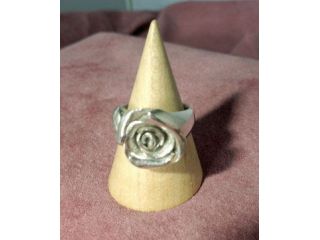 世界に一つだけのオリジナルデザインのリングが作れます。