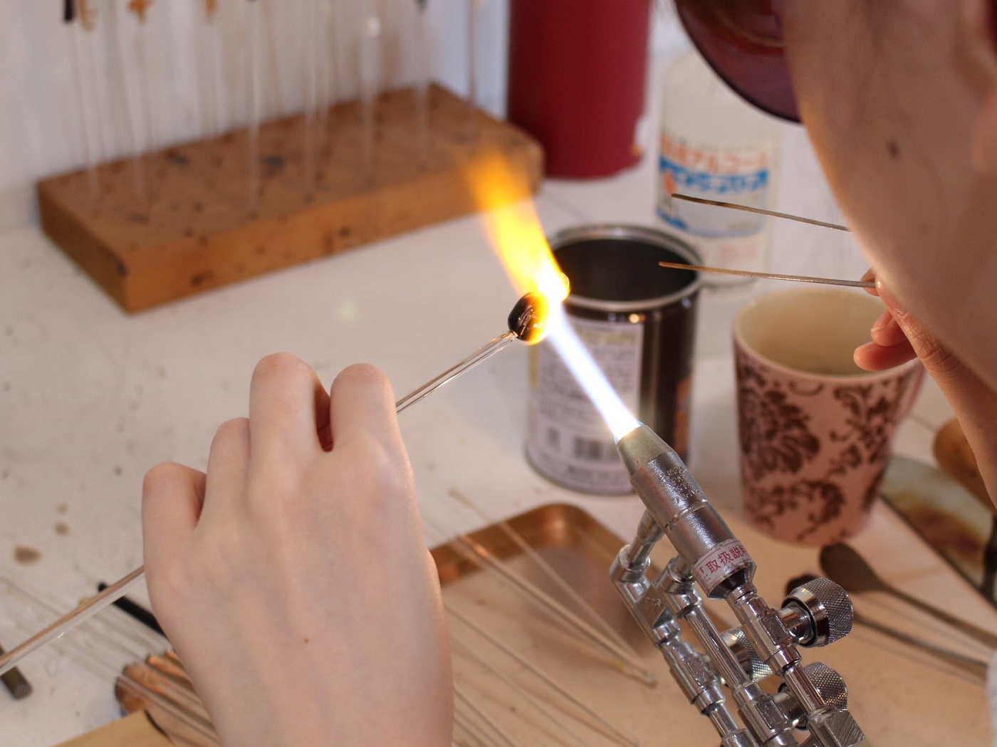 炎に意識を集中して、非日常な癒しの時間を体験できます。