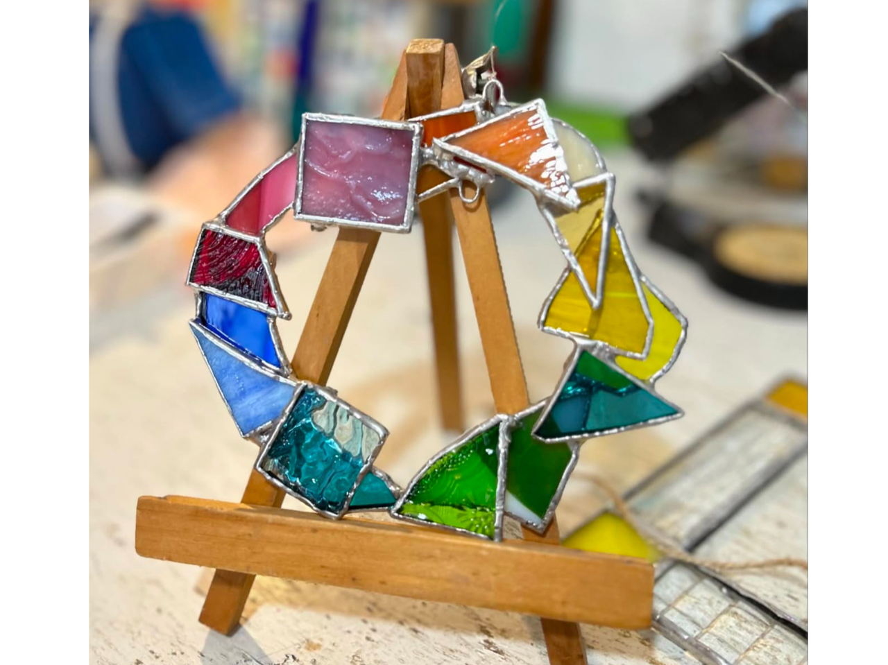 カット済みの材料を使って1時間半のお手軽コースの倍のピース数(12枚)の作品もこちらの2時間半あれば制作すること可能です