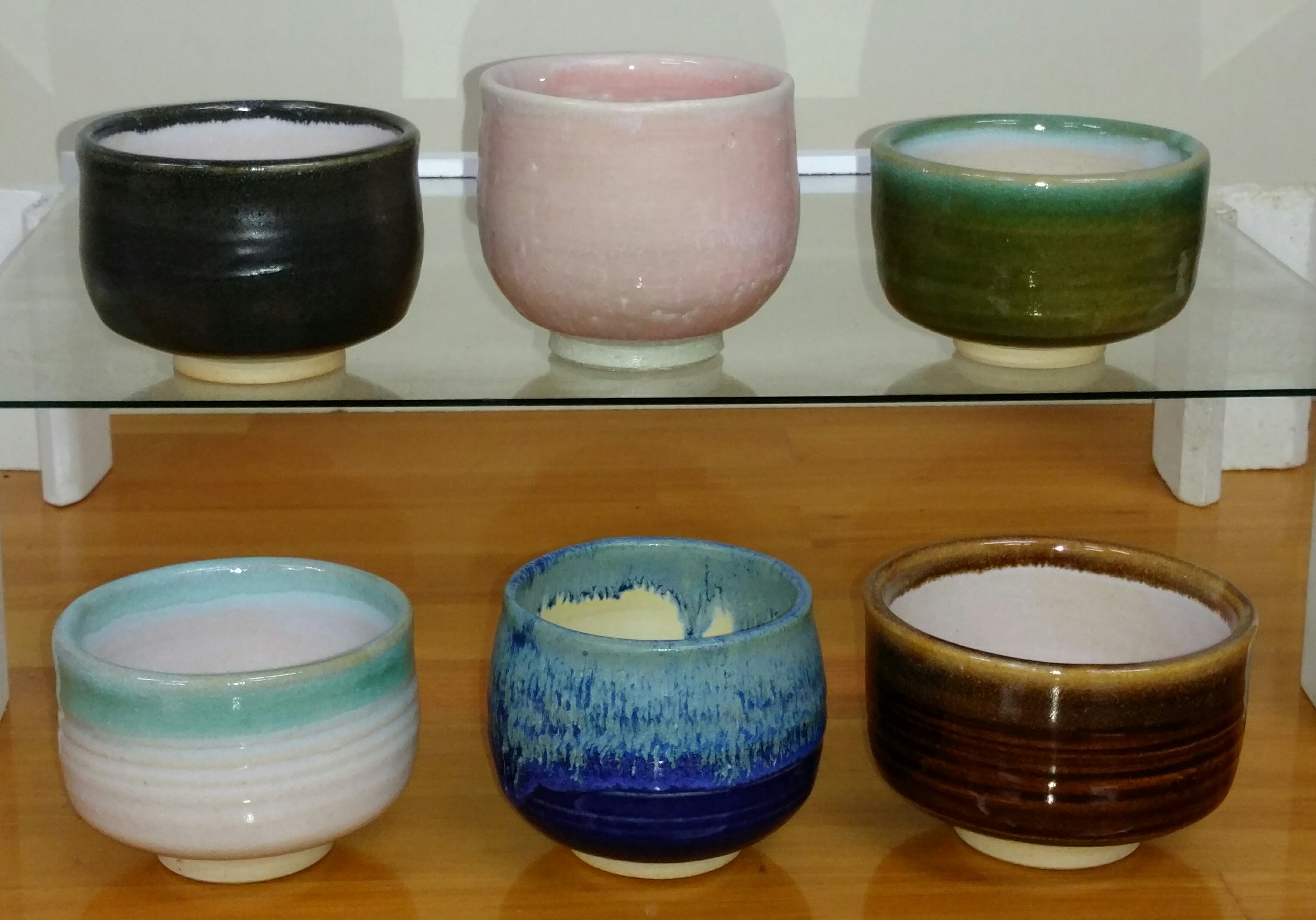 釉薬は白・黒・青・ピンク・黄・緑・茶の7色から1色お選びいただけます♪