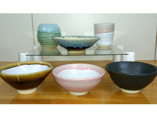 釉薬は白・黒・青・ピンク・黄・緑・茶の7色から1色お選びいただけます♪