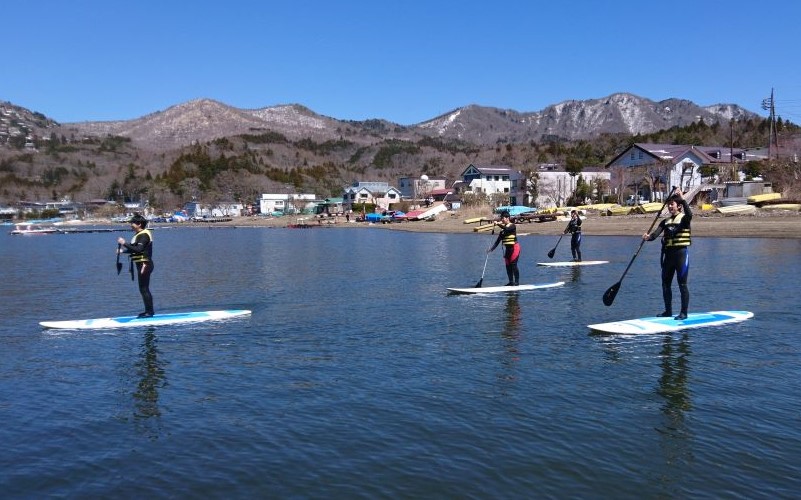 ��t�E���ցE���N�`���[��A�΂ɑ����o���܂��B��2���Ԃ̃t���[�v�����ł��B