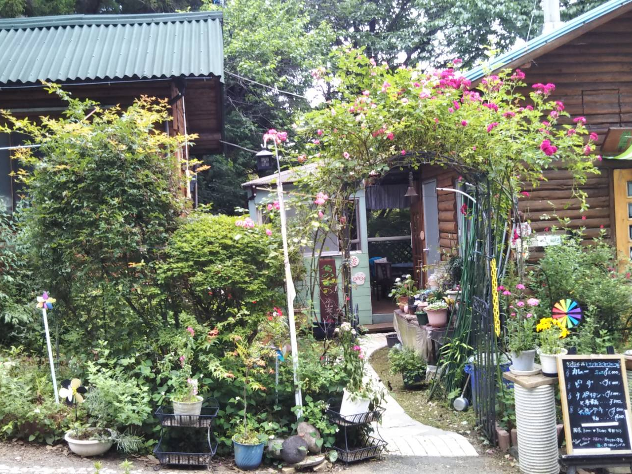 人数によりお電話頂けますと陶芸とランチMENU他の詳細お応え出来ます(^_^)尚、陶芸体験のみのコースもありますので070-3115-6530迄♪