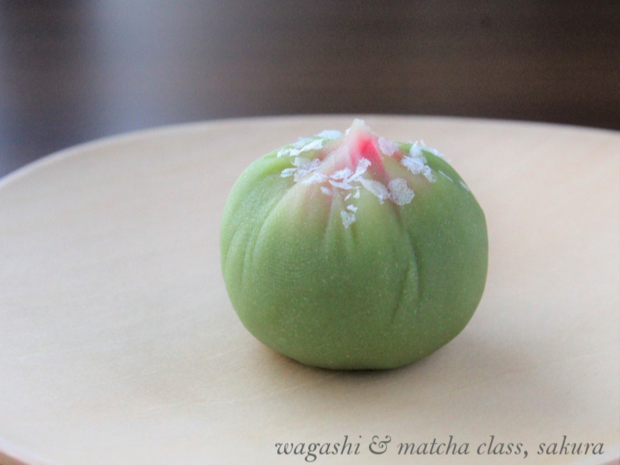 ������́u�����O�v�@"���Ȃ�"�Ƃ������n�ō���������Ƃ����H���̂��َq�ł��B��̐ς��钆�Ŕ������炭���O��\�����܂��B