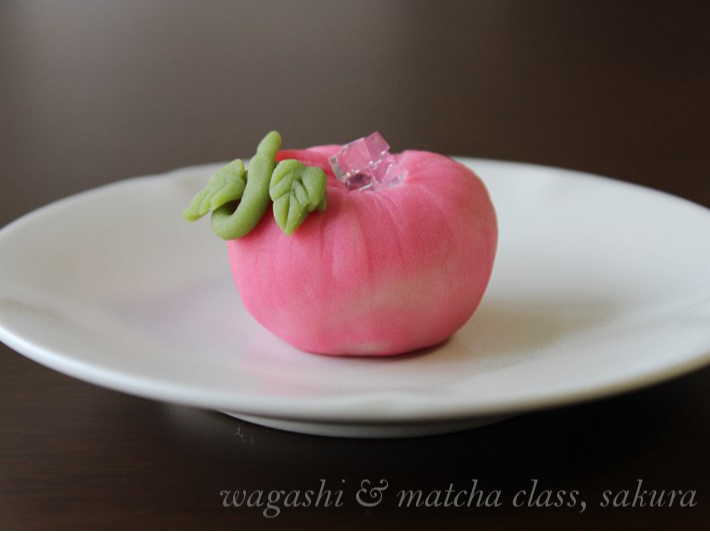 7月のお菓子「朝顔」です。ふ入りの朝顔に朝露のキラキラを錦玉羹で表現しましょう♪