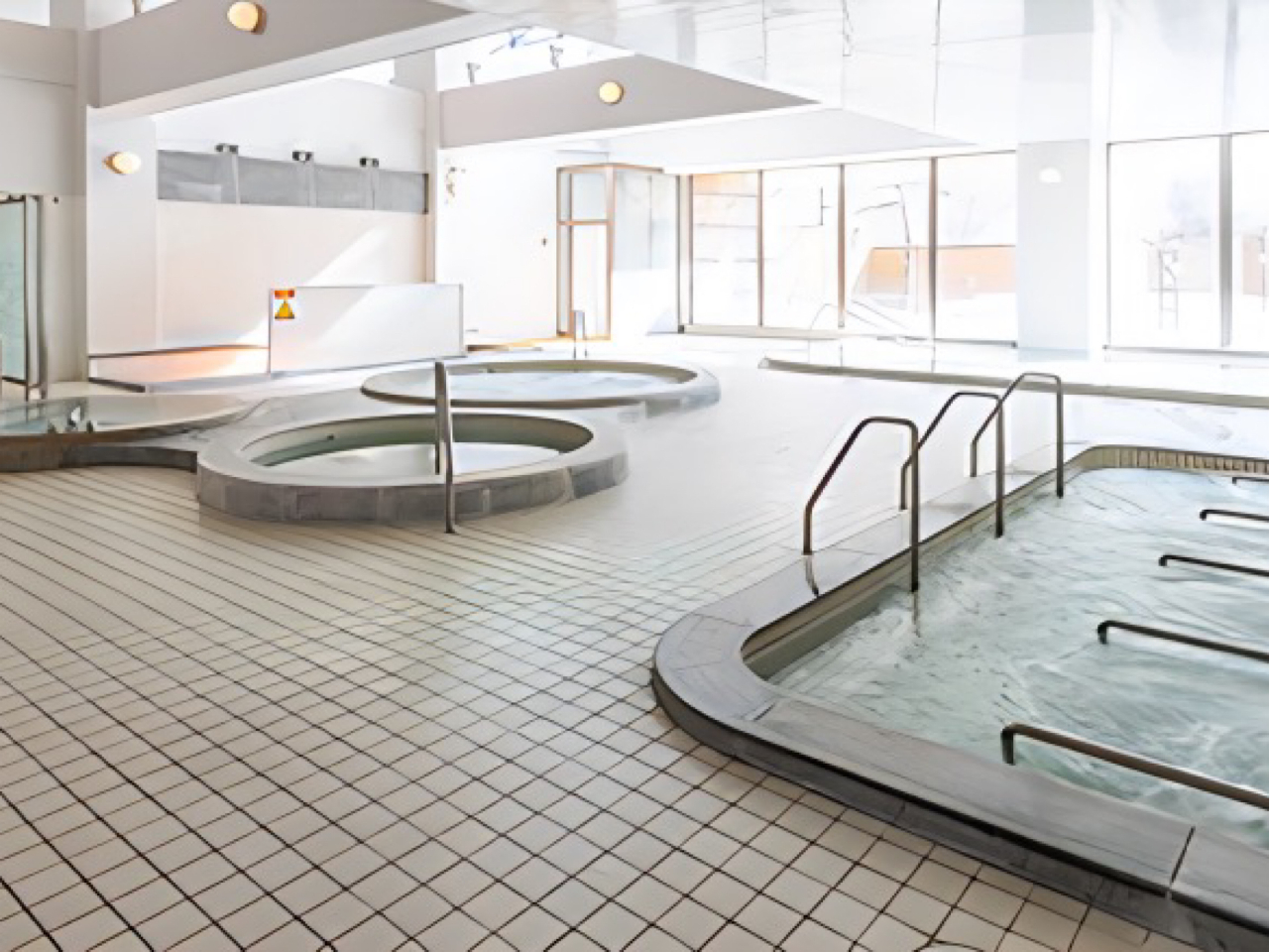 広々とした大浴場(ジャグジー風呂/気泡湯/寝湯/打たせ湯)