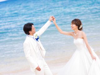 友人カップル応援 沖縄 結婚式を挙げてない友へプレゼントビーチフォト 女性安心 Oki婚 カップル 沖縄ワタベウェディングリゾ婚webショップ じゃらん遊び体験