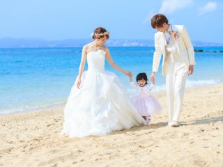 ファミリーフォト みんなで撮れるチャペル ビーチフォト データ0枚付 沖縄ワタベウェディングリゾ婚webショップ じゃらん遊び体験