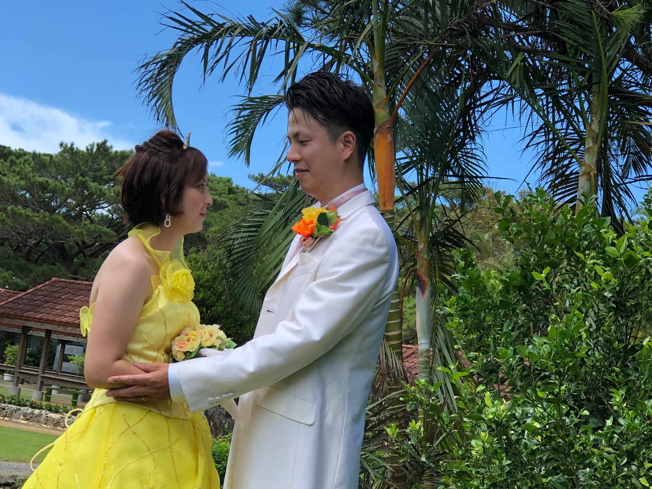 ウェディングドレス体験 緑の木々やお花に囲まれて笑顔のフォトウェディング ベルフォーウエディング じゃらん遊び体験