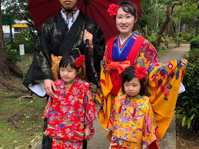 家族で宮古島来島の記念に琉装の撮影