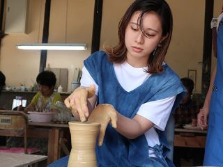 電動ろくろに挑戦中!