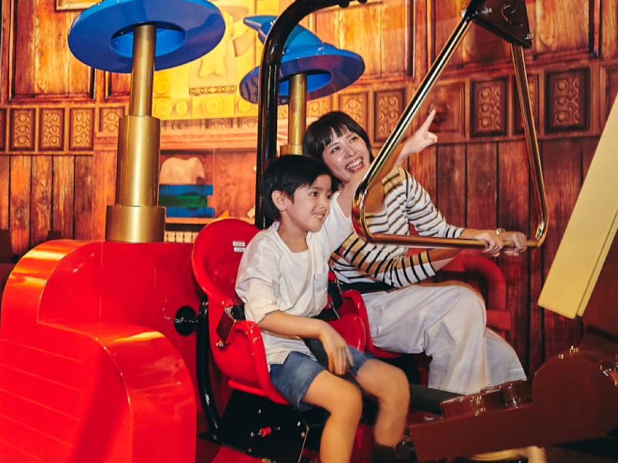 【マーリン・アプレンティス】ペダルをこいで、くるくる空高く舞い上がりながら、 魔法の世界を探しにいこう!