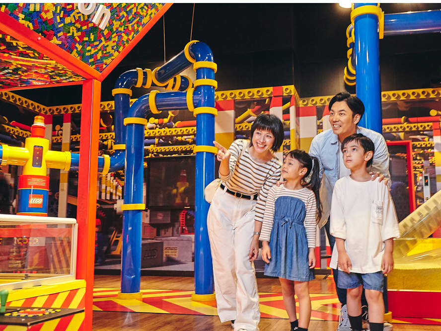 300万個のレゴブロックに囲まれた屋内レゴプレイグラウンド!