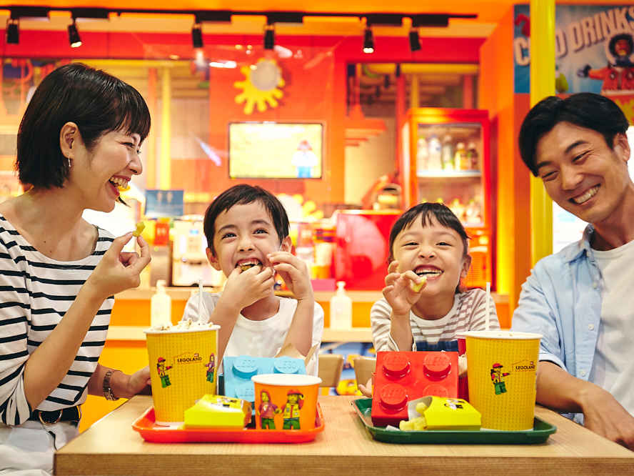 �J�t�F�e���A�ł́A�h�����N�A�X�i�b�N�A�Ȃǃo���G�e�B�L���ȃ��j���[�����p�ӂ��Ă��܂��B