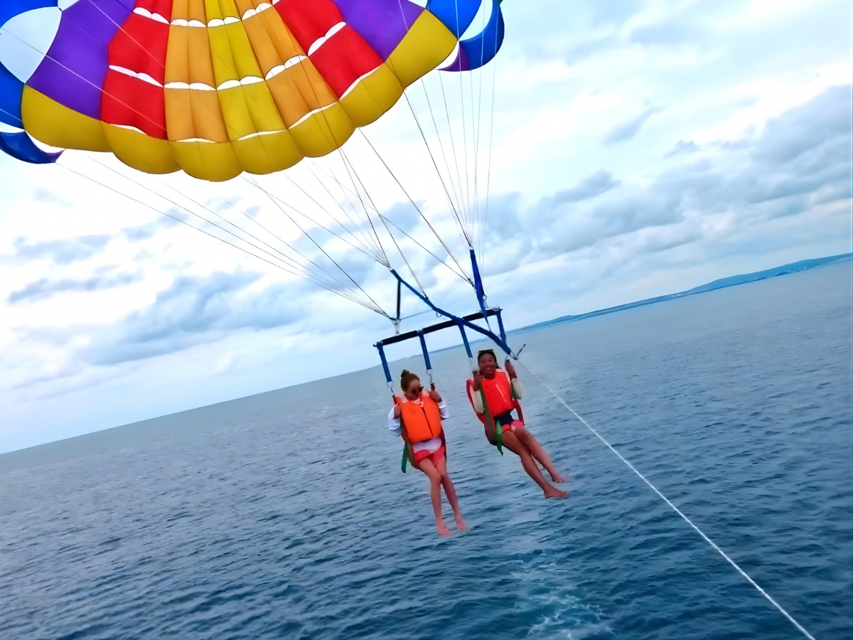宜野湾発】50mプラン！360度ぜんぶ絶景 パラセーリング 空と海を繋ぐ