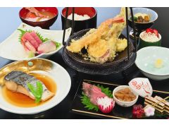 朝獲れの魚と揚げたての天ぷらをお楽しみいただけます