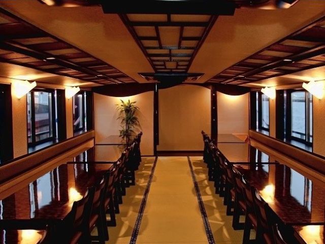 第七濱新丸の内装は料亭を思わせるシックな雰囲気が特徴。