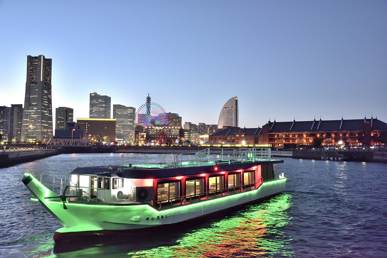 赤レンガ倉庫、インターコンチネンタルホテル、ベイブリッジなど美しい夜景が広がる横浜ベイエリア。美味しい食事とダイナミックな夜景に魅了されること間違いなし。