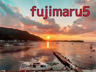 大型船にて、釣り船体験できます。 客室はエアコン装備。突然の雨等 休憩できます。