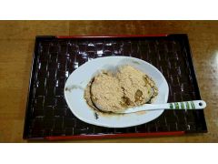 トロトロそばがき団子の黒蜜ときな粉掛け