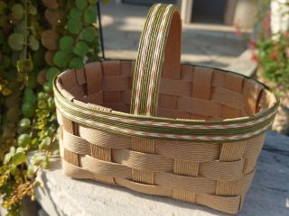 サイズW14×D9×H8(持ち手含まず)縁と、持ち手はカラーテープやレースに変更できます。