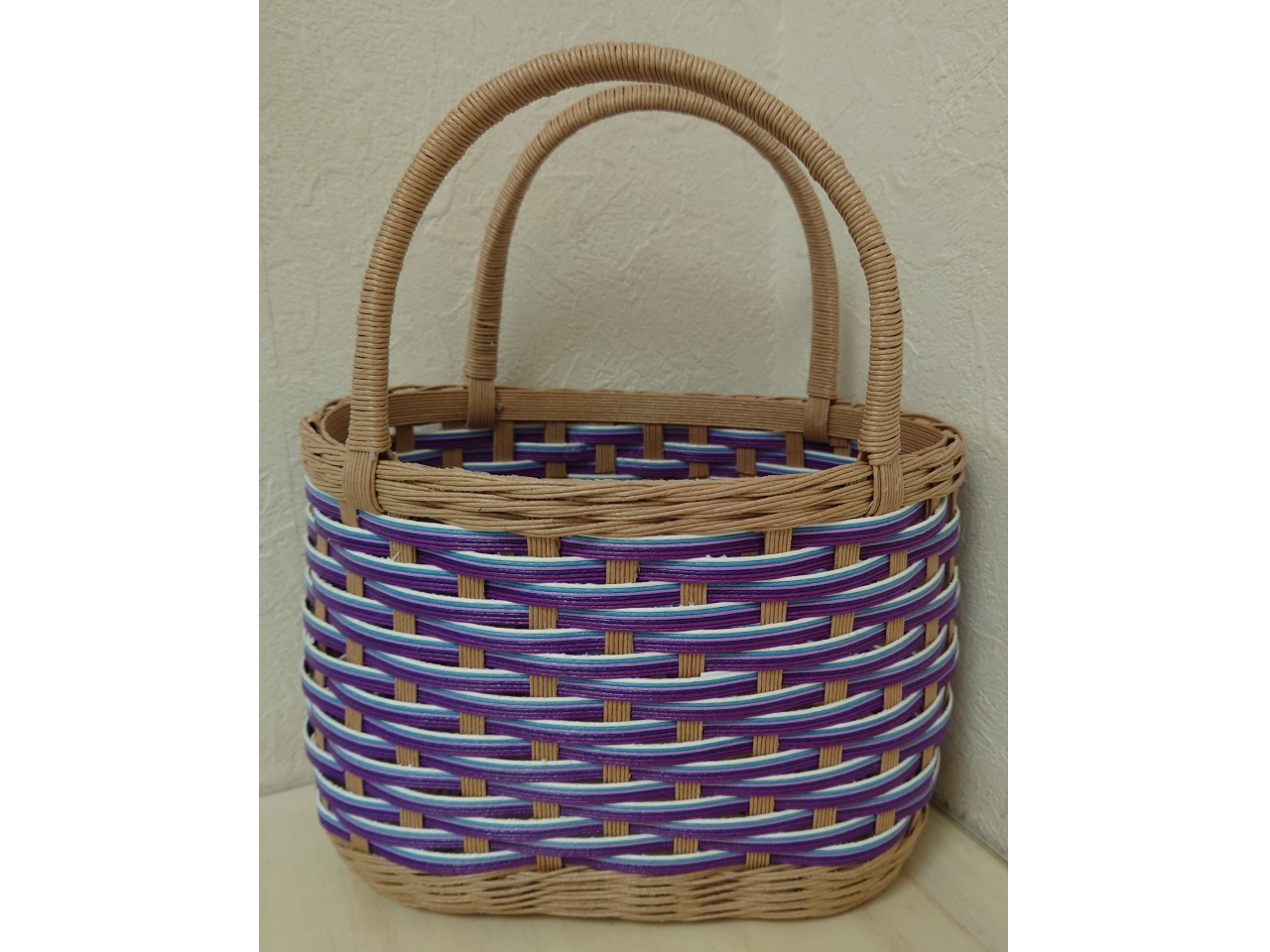 �J���[�̕����̂ݕύX�\�ł��B���\���ݎ����l���Ɂu�ύX��]�v�Ɖ�ߐ��n�Ă��������B�������D�݂̃J���[�����I�т��������B�ǉ������T�O�O�~