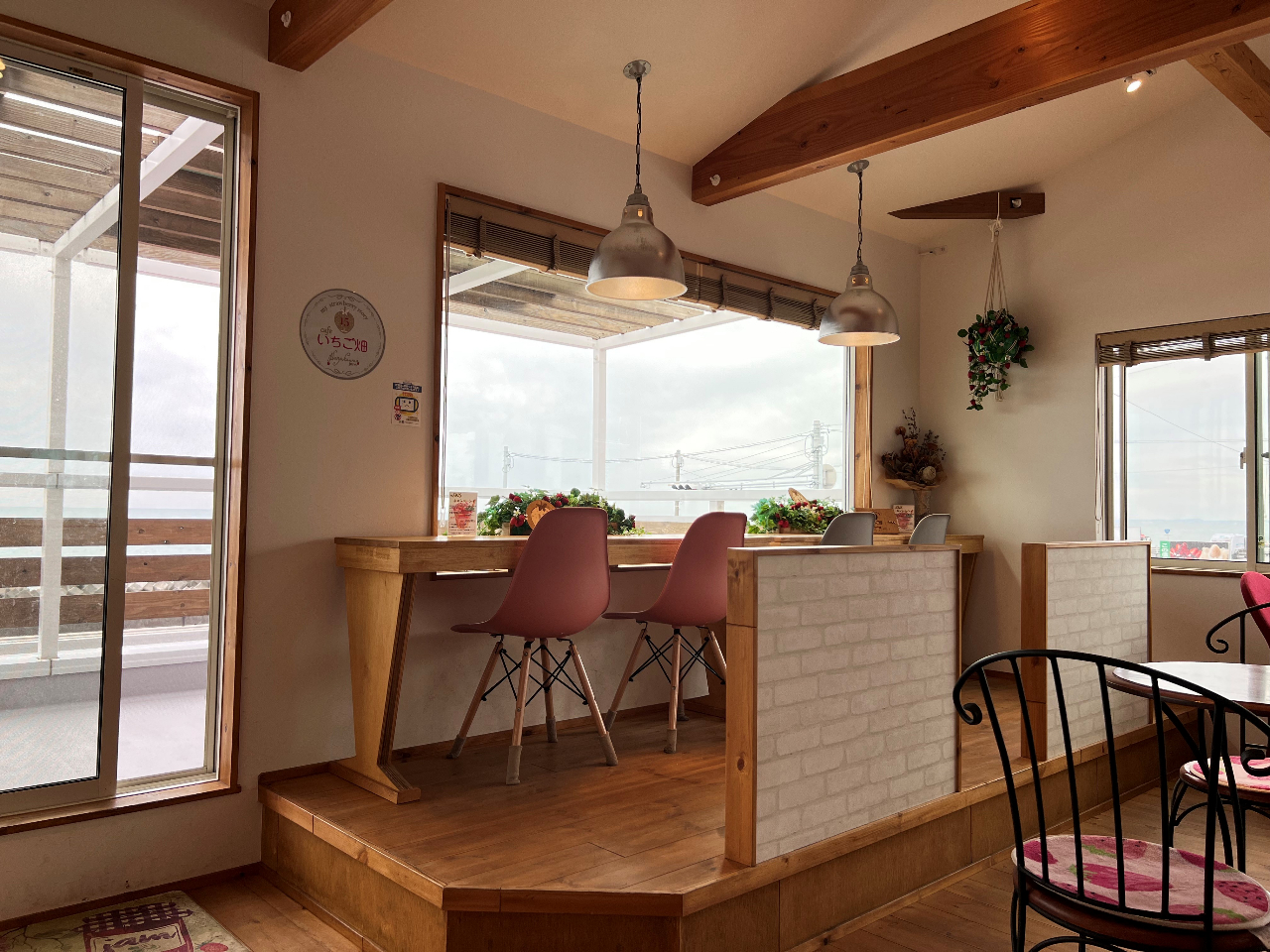 ͕݂̌̃JtFŊC𒭂߂Ȃ܂j[pӂĂ܂iʓrLj