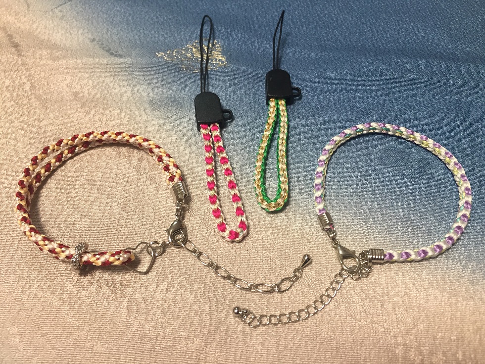 組紐ブレスレット・組紐ストラップ。様々な色の組み合わせをご用意しております。