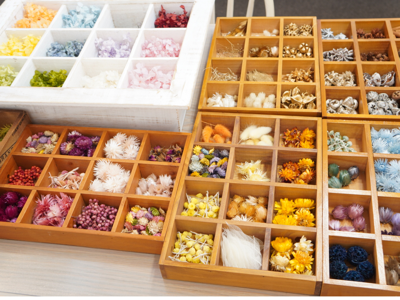 花材は80種類以上ありますが、在庫限りとなります。