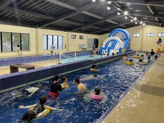 大人気の流れるプール!箱根で温水プールをお楽しみいただけます♪