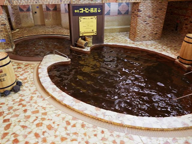 日本初! 温泉抽出のコーヒー! ユネッサンでしか体験できない!日本初の温泉で低温抽出する粗挽きネルドリップ式のコーヒー風呂★