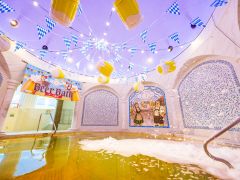 オクトーバーフェストに合わせたビール風呂も登場!