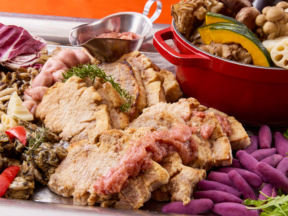 和牛レモンステーキをはじめ、秋刀魚のマリネ、秋鮭の塩麹焼き、ポークポワレ無花果ソース、栗のデザートなど、秋の味覚をお愉しみください。(写真はイメージ)