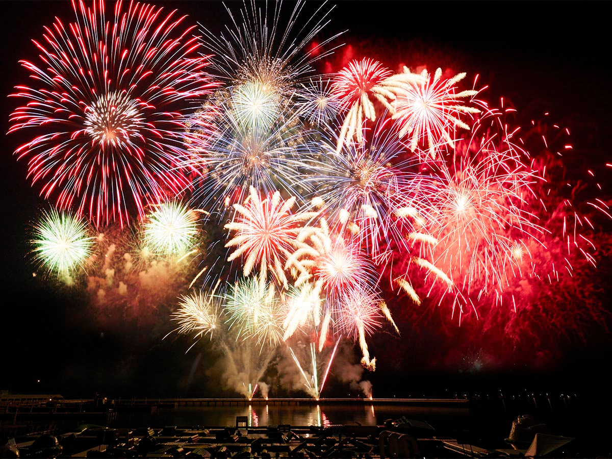 【クリスマス・ホーリーナイト花火】開催日:(11月)12日、13日 (12月)24日、25日 (写真はイメージ)