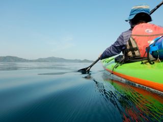 海も空も瀬戸内ブルーに包まれる周防大島でシーカヤックを