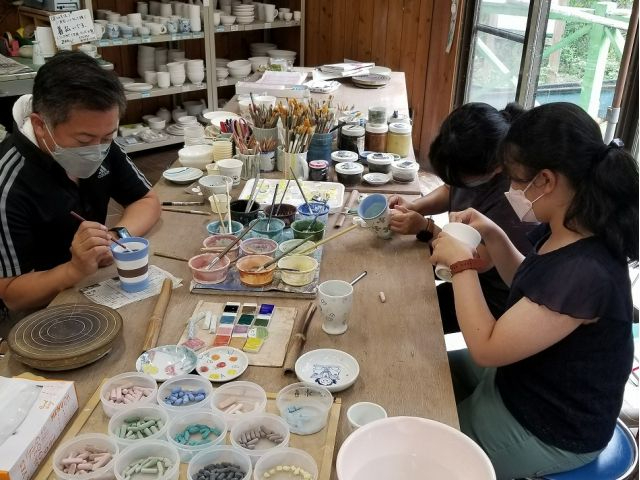 ヒグチユウコ 直筆絵付け 絵皿 8人の陶磁器展 直筆サイン プレート 木箱入り ヒグチユウコ 直筆絵付け 絵皿 8人の陶磁器展 直筆サイン プレート 木