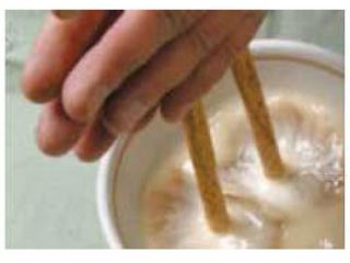 『のり入れ』の作業です。