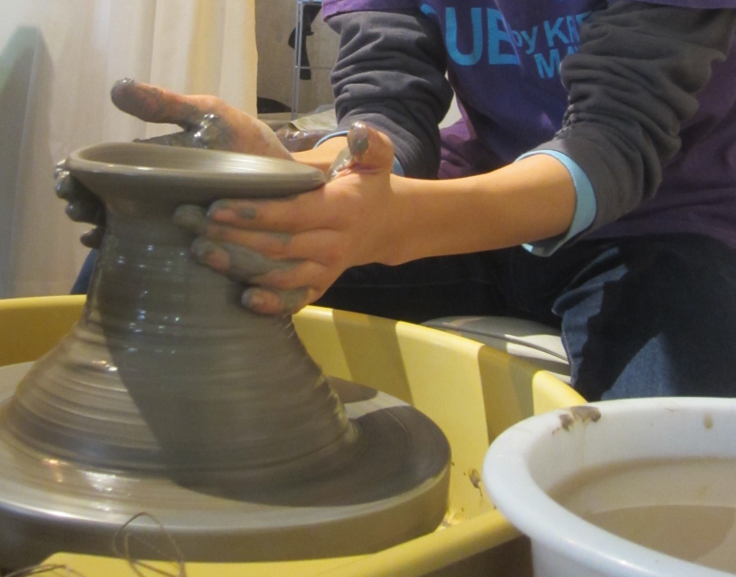 電動ろくろ陶芸体験・安心の少人数教室・世界に一つしかない陶器が作成できます!