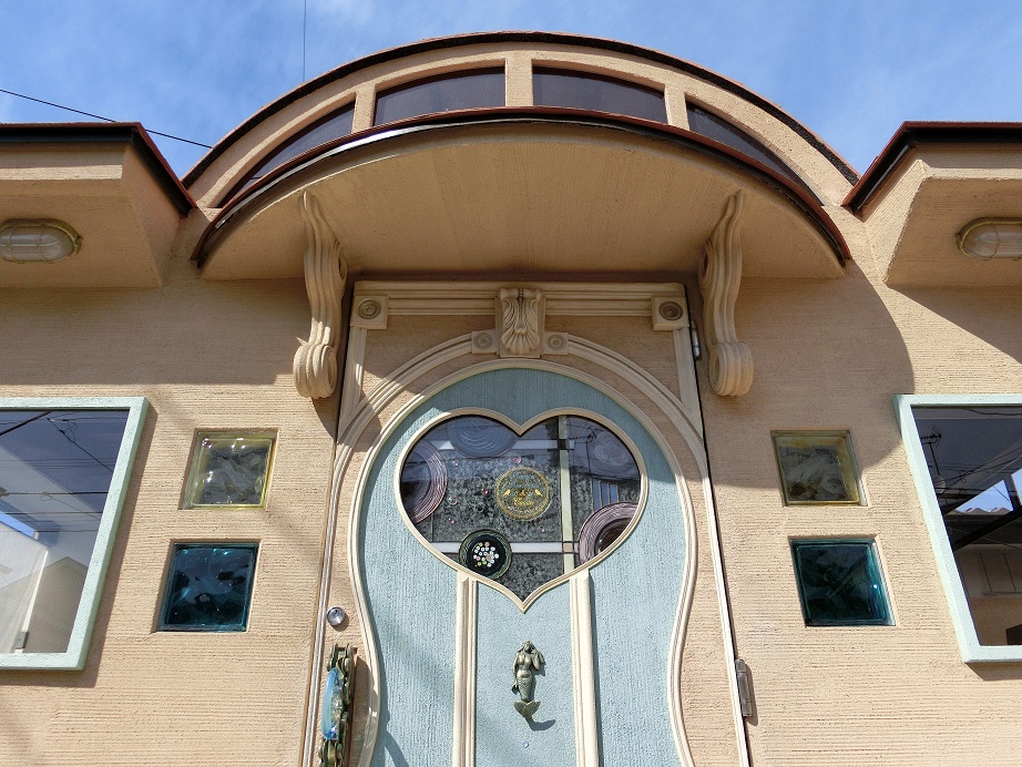 吹きガラス工房横にセルフビルドで小屋を建設しました。