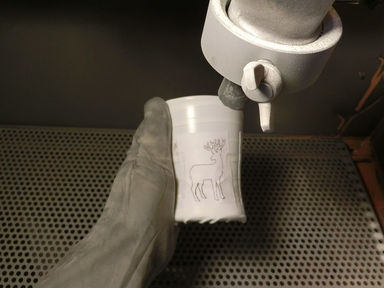 kCƍŐt܂B KX̕\ʂ𔒂KXɂ܂B