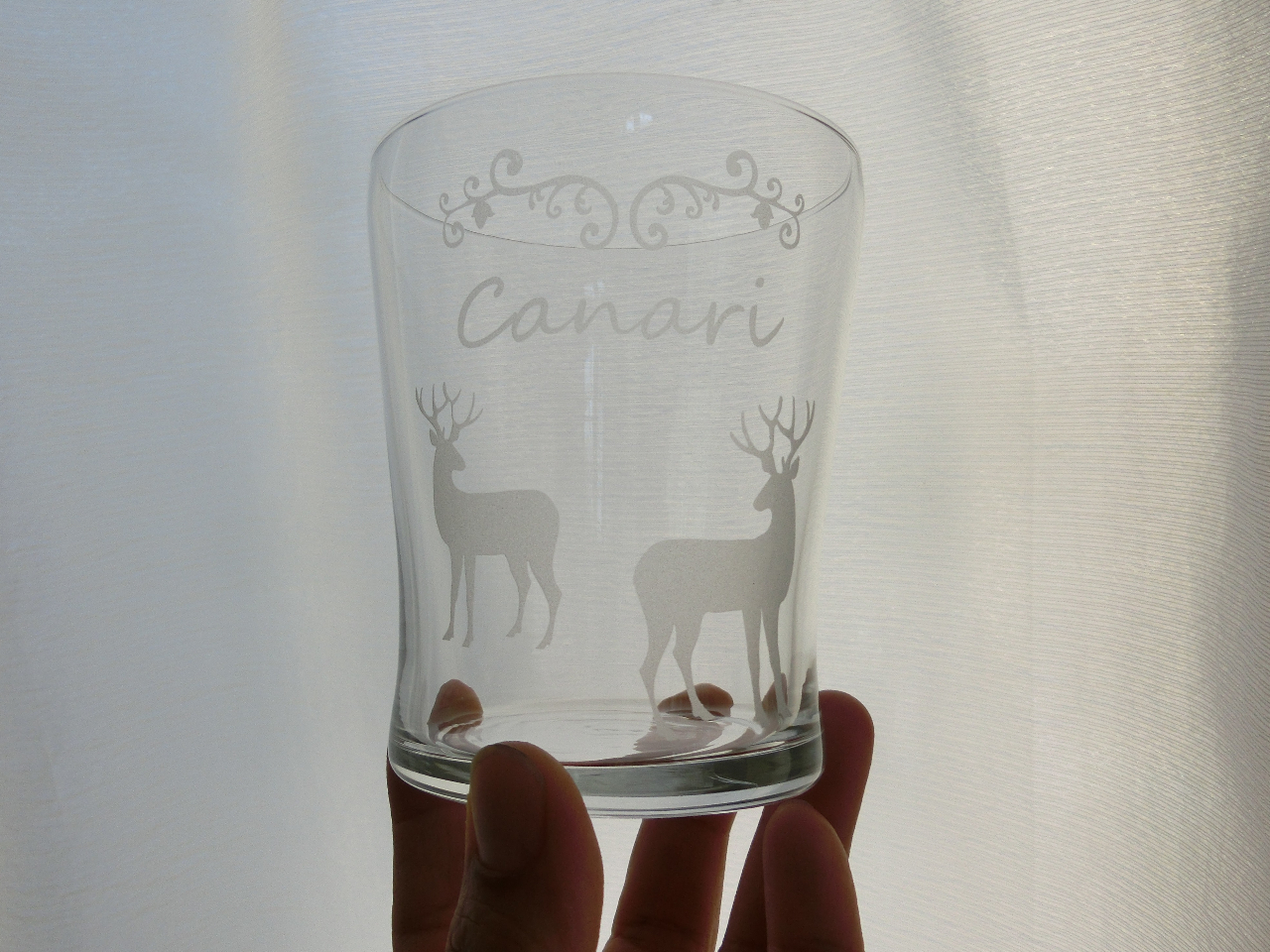 マスキングテープを剥がした後、水できれいに洗えば、完成です。 お好きなイメージで「推し活」グッズ制作としてや、 大事な方へのプレゼントやお祝いなどにどうぞ。