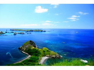 ボニンブルーと饅頭岬から南島を一望