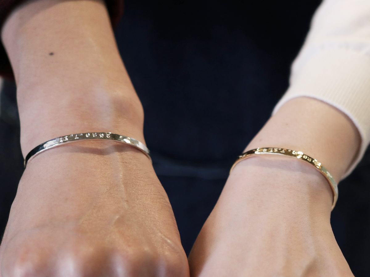 東京 三軒茶屋 シルバーバングル制作 職人と一緒に 鎚目やアルファベットの刻印で作る オリジナルシルバーバングル カップルさん ご友人同士で アニバーサリージュエリーｍｉｔｕｂａｃｉ じゃらん遊び体験