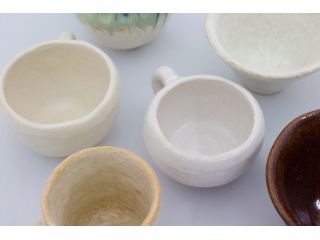 形を思い描きながら、じっくり作る体験コース。出来上がった自分だけの器を見るのは格別です。使うほど愛着が出て器も馴染んでしっとりしてきます。