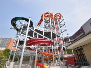 スライダー 4種共通1日券 日帰り入場券 最新のビッグアロハ ワンダーブラック ワンダーリバー ワンダーホルン乗り放題 ファミリー カップルにおすすめ スパリゾートハワイアンズ じゃらん遊び体験