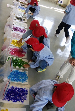 色んなガラスピースから選んで頂けます